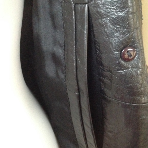Timeless fine leather blazer in EUC - Picture 6 of 8